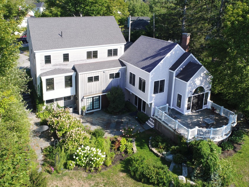 Rare opportunity to own an in town, waterfront property in the - Beach Home for sale in Damariscotta, Maine on Beachhouse.com