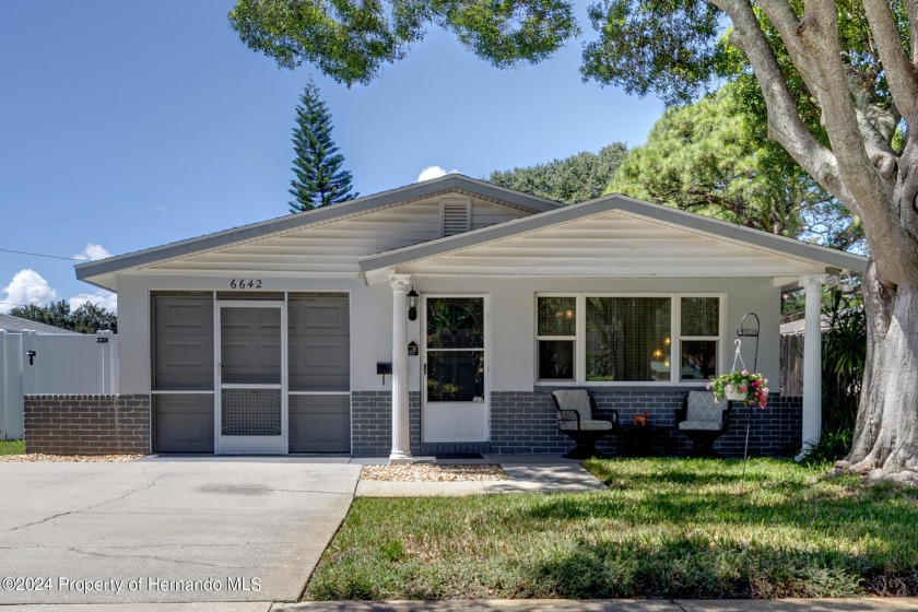 PRICE IMPROVEMENT! Gorgeous 3 bedroom, 1 bath home in the highly - Beach Home for sale in St. Petersburg, Florida on Beachhouse.com