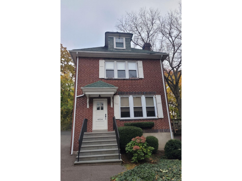 RARE FIND IN NORTH RIVERDALE: This classy 3-bedroom, 2-bath - Beach Home for sale in Bronx, New York on Beachhouse.com