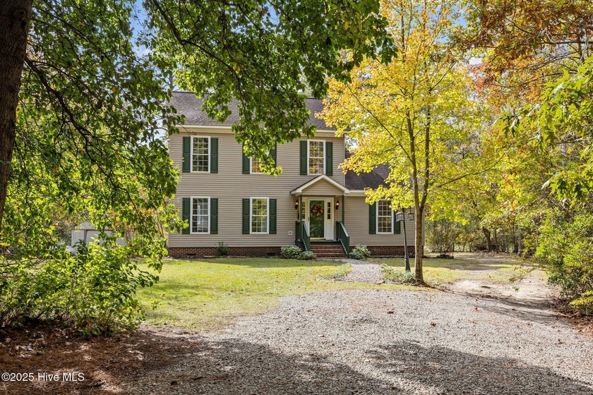 WELCOME TO 264 MILL CREEK LANE IN BEAUTIFUL BATH, NC! Nestled in - Beach Home for sale in Bath, North Carolina on Beachhouse.com