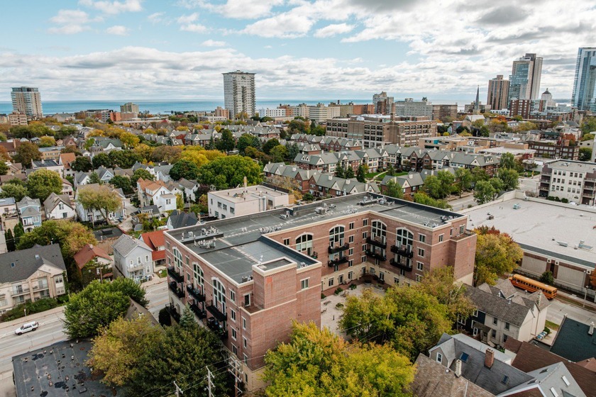 Embrace the fabulous lifestyle that has made the east side of - Beach Condo for sale in Milwaukee, Wisconsin on Beachhouse.com
