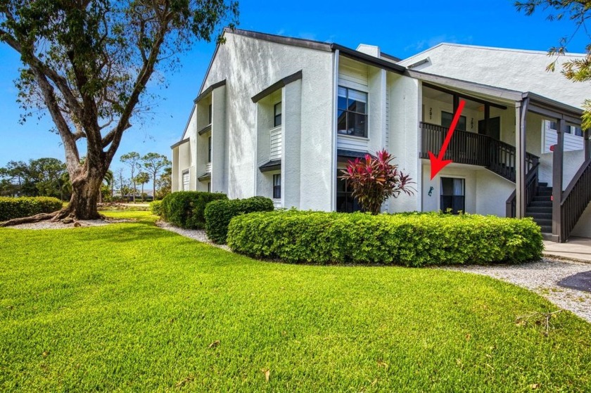 This renovated 3BD/2BA corner unit is bathed in natural light - Beach Condo for sale in Fort Myers, Florida on Beachhouse.com