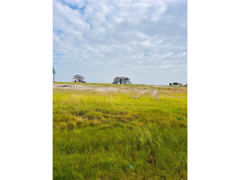 Builders dream lot. This approximate 83 x 262 canal front lot is - Beach Lot for sale in Rockport, Texas on Beachhouse.com