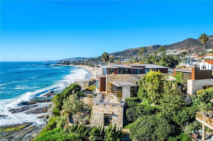 15 Camel Point is an exquisitely executed contemporary - Beach Home for sale in Laguna Beach, California on Beachhouse.com