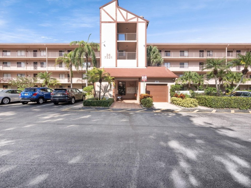 Beautifully designer remodeled 2/2 from floors to ceiling! Open - Beach Condo for sale in Delray Beach, Florida on Beachhouse.com