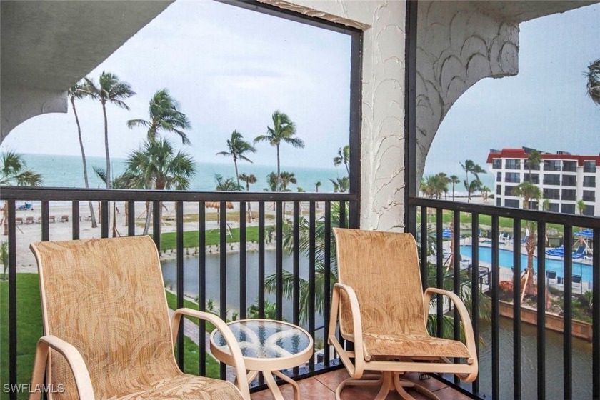 Elegance meets island charm in this recently refreshed condo - Beach Condo for sale in Sanibel, Florida on Beachhouse.com
