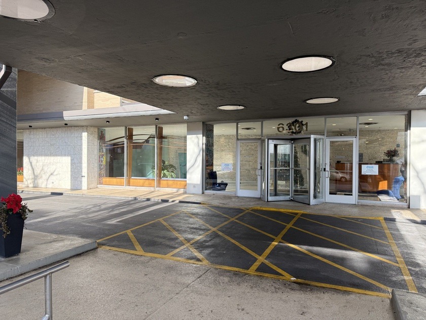 SPECTACULAR 24TH FLOOR OPEN LAKE VIEW, BRITE AND SUNNY WITH NICE - Beach Condo for sale in Chicago, Illinois on Beachhouse.com