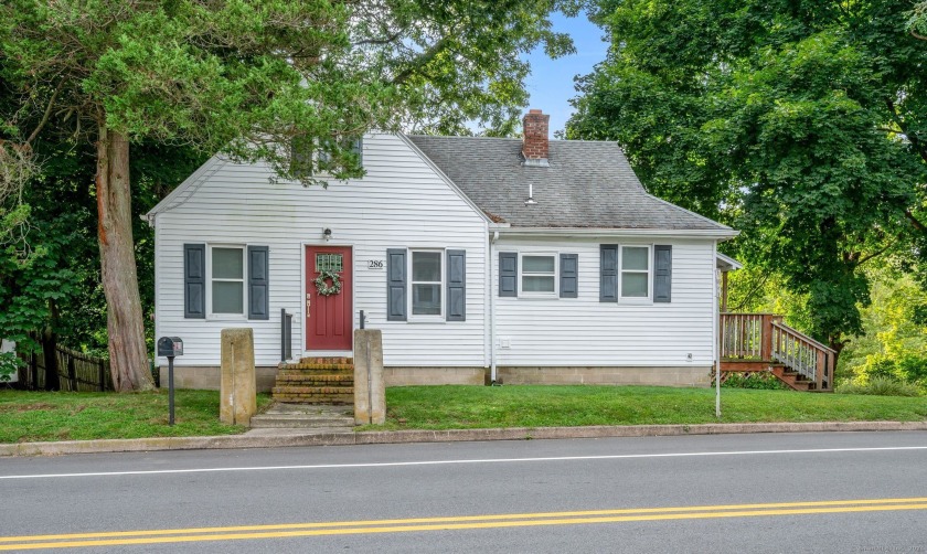 Welcome to 286 Niantic River Rd, a delightful waterfront - Beach Home for sale in Waterford, Connecticut on Beachhouse.com