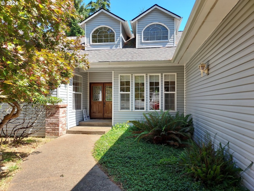 ENJOY GARDENING? This special ONE LEVEL home has a fenced garden - Beach Home for sale in Lincoln City, Oregon on Beachhouse.com