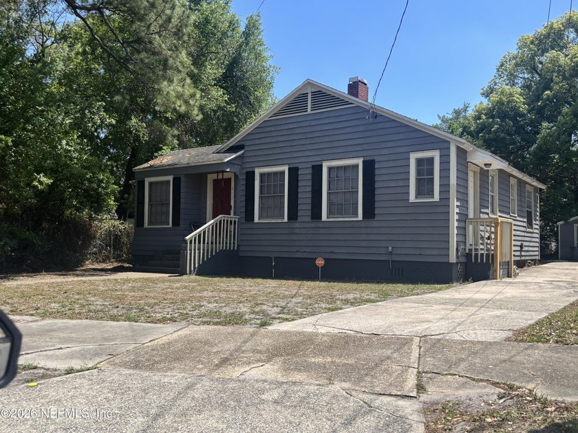 This 2-bedroom, 1-bathroom bungalow offers a practical - Beach Home for sale in Jacksonville, Florida on Beachhouse.com