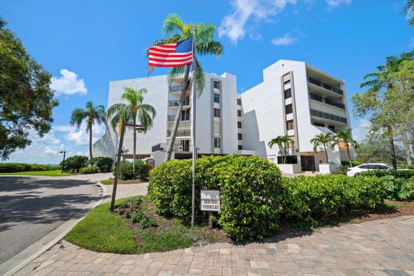 Enjoy breathtaking, unobstructed views of Boca Ciega Bay and the - Beach Condo for sale in St. Petersburg, Florida on Beachhouse.com