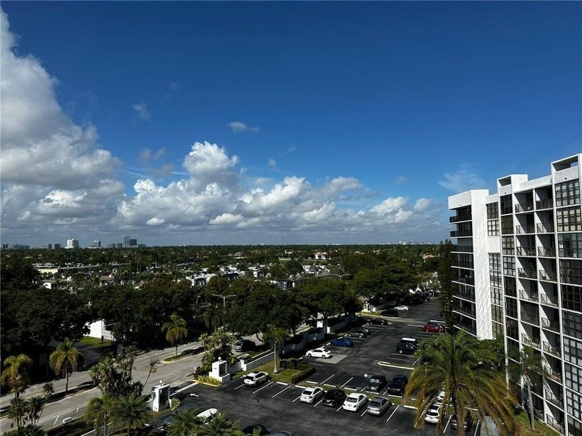 Move right into this immaculate, totally updated 2bd/2bth condo - Beach Condo for sale in Hallandale Beach, Florida on Beachhouse.com