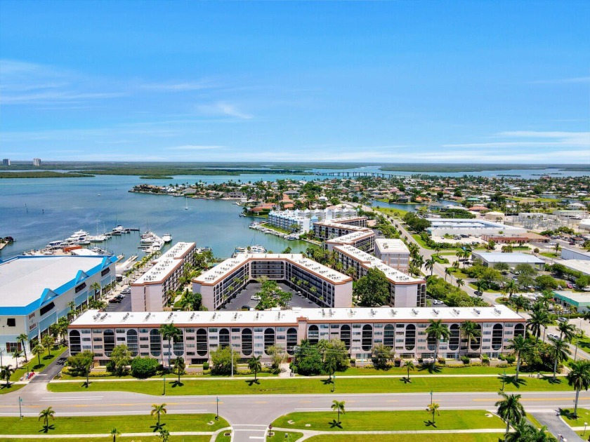 Spacious one bedroom - one bathroom condominium in resort-style - Beach Condo for sale in Marco Island, Florida on Beachhouse.com