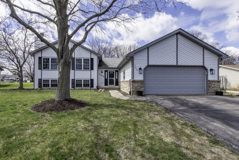 Very well maintained Quad level Home on a half acre lot!  Four - Beach Home for sale in Winthrop Harbor, Illinois on Beachhouse.com