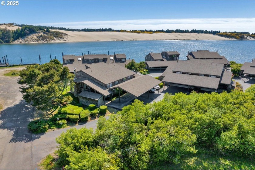 BACK ON THE MARKET NO FAULT OF THE HOME!!! Modern & Beautifully - Beach Condo for sale in Florence, Oregon on Beachhouse.com