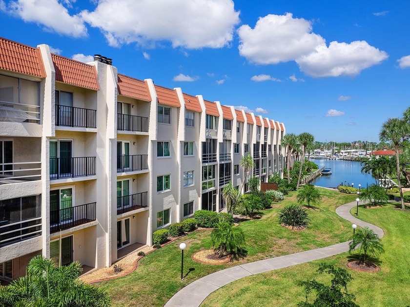 New to the market completely turnkey updated condominium in - Beach Condo for sale in Venice, Florida on Beachhouse.com