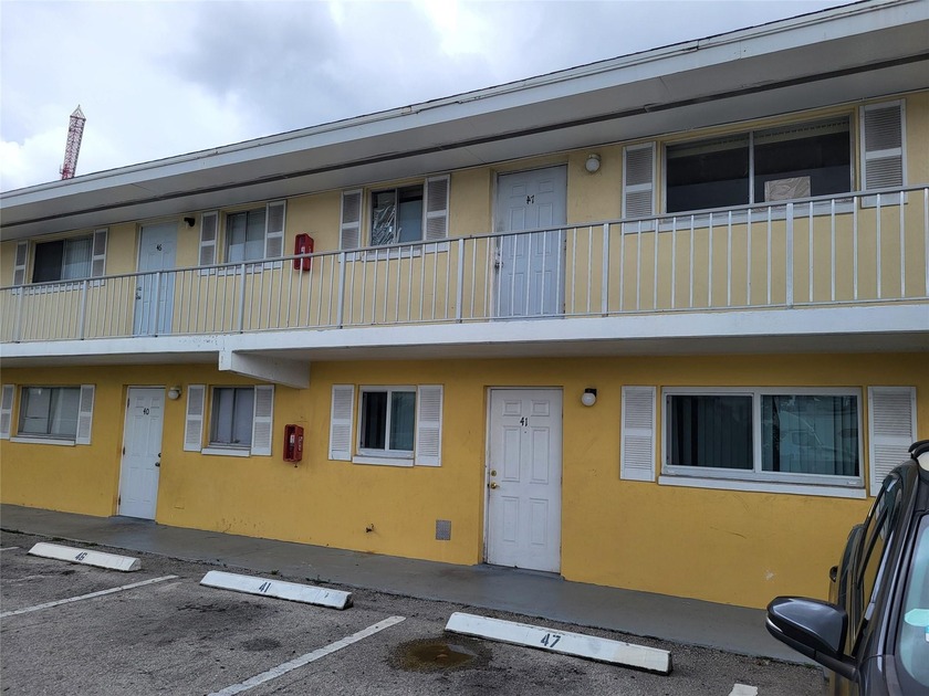 Welcome to this 2 bdr and 1.5 bath condo. this unit offers a - Beach Condo for sale in Lake Park, Florida on Beachhouse.com