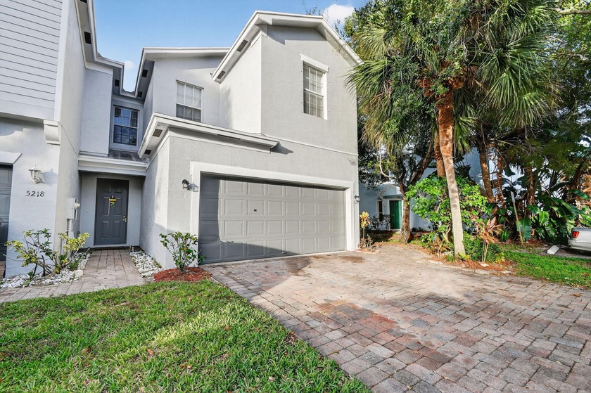 COME AND SEE THIS WELL-MAINTAINED HOME WITH A HUGE PRIMARY - Beach Townhome/Townhouse for sale in West Palm Beach, Florida on Beachhouse.com