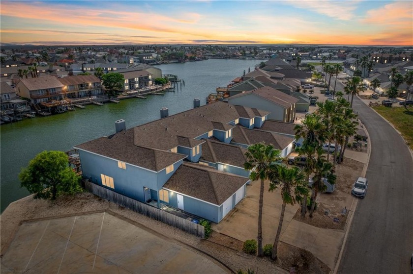 Come check out this beautifully renovated canal front townhome - Beach Townhome/Townhouse for sale in Corpus Christi, Texas on Beachhouse.com