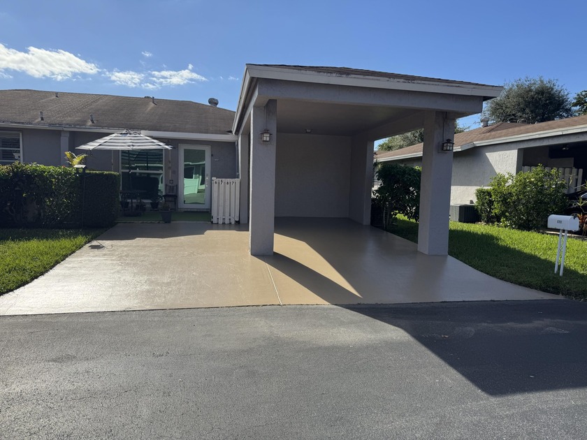 Renovated 2/2 + Den, Freshly paved 2 car driveway with carport - Beach Home for sale in Delray Beach, Florida on Beachhouse.com