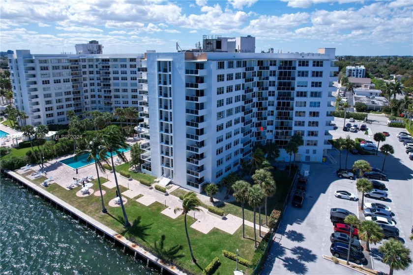 Enjoy living the Palm Beach life with direct views of the - Beach Apartment for sale in West Palm Beach, Florida on Beachhouse.com