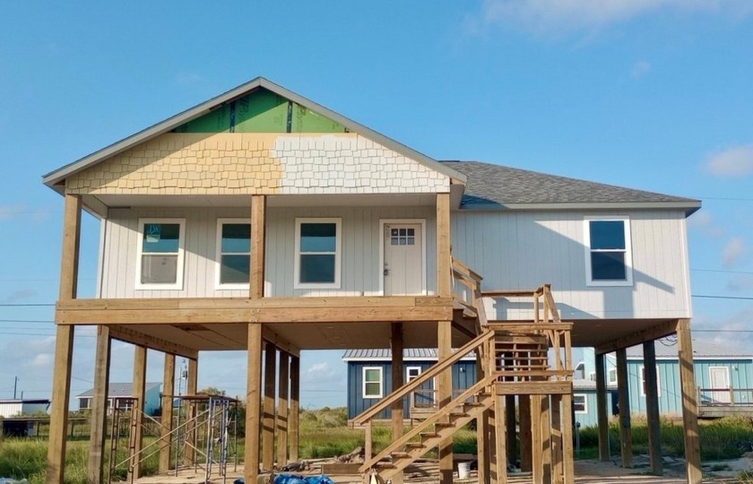 Double lot coastal living with 3 beds and 2 baths located in - Beach Home for sale in Rockport, Texas on Beachhouse.com