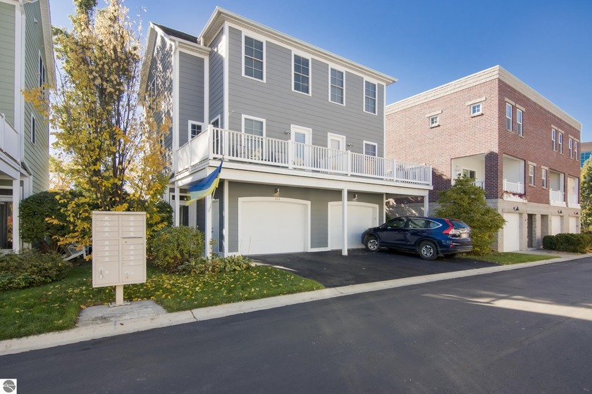 Delightfully appointed condo in the heart of downtown Traverse - Beach Condo for sale in Traverse City, Michigan on Beachhouse.com