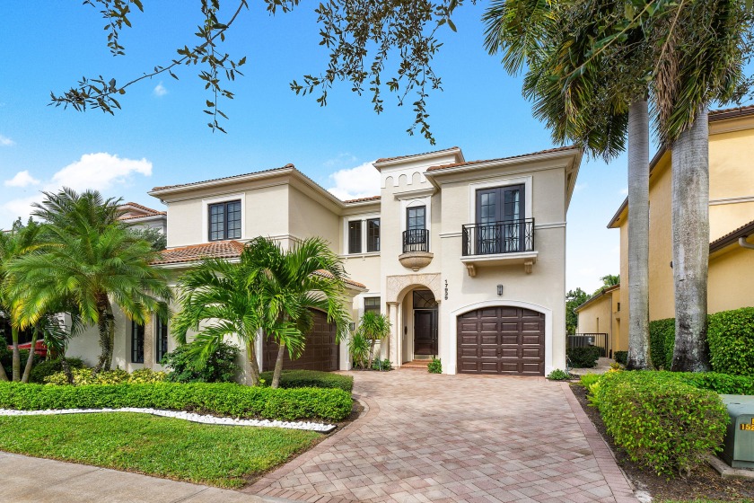 Discover luxury in this special custom lakefront Cordoba V model - Beach Home for sale in Boca Raton, Florida on Beachhouse.com