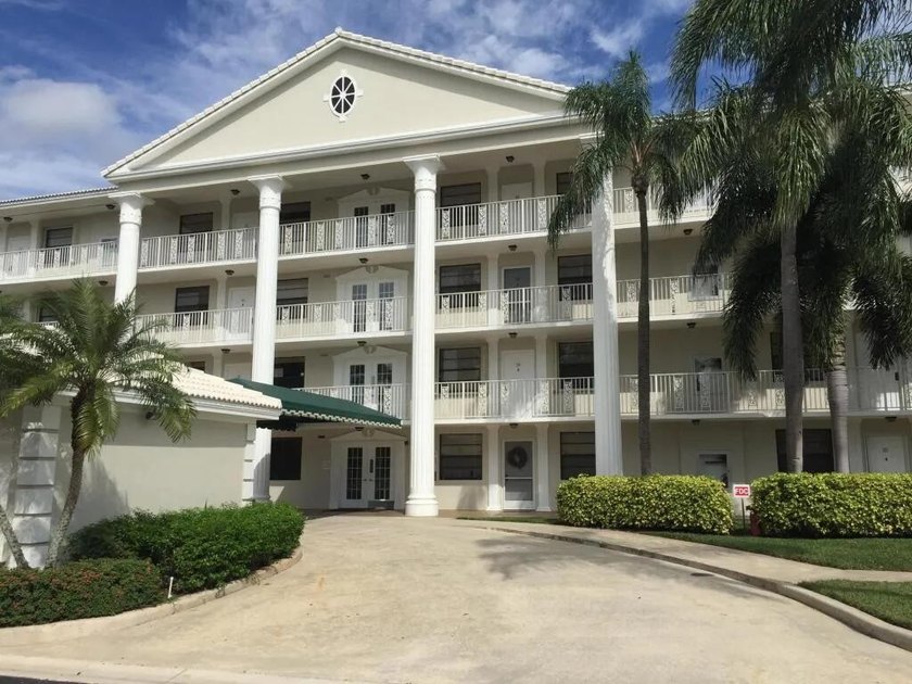 Welcome to this charming condominium in Boca Raton offering a - Beach Condo for sale in Boca Raton, Florida on Beachhouse.com