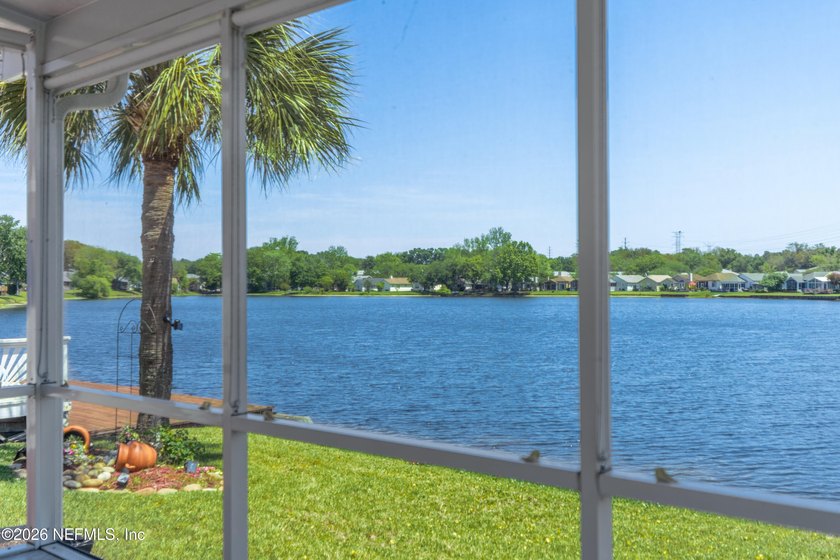 Beautiful 3 bedrm/2 bath lakefront home with many upgrades! - Beach Home for sale in Jacksonville, Florida on Beachhouse.com
