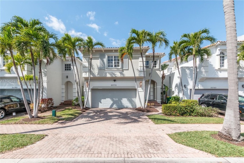 Beautiful single family Home in Aventura Lakes, Completely - Beach Home for sale in Aventura, Florida on Beachhouse.com