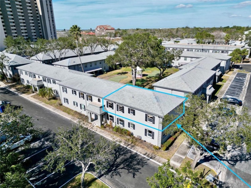 Natural light defines this great space. Excellent opportunity to - Beach Condo for sale in South Pasadena, Florida on Beachhouse.com