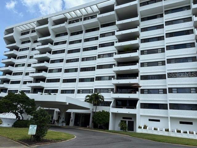 Welcome to this updated 2 bed/2 bath spacious condo in the - Beach Condo for sale in Clearwater, Florida on Beachhouse.com