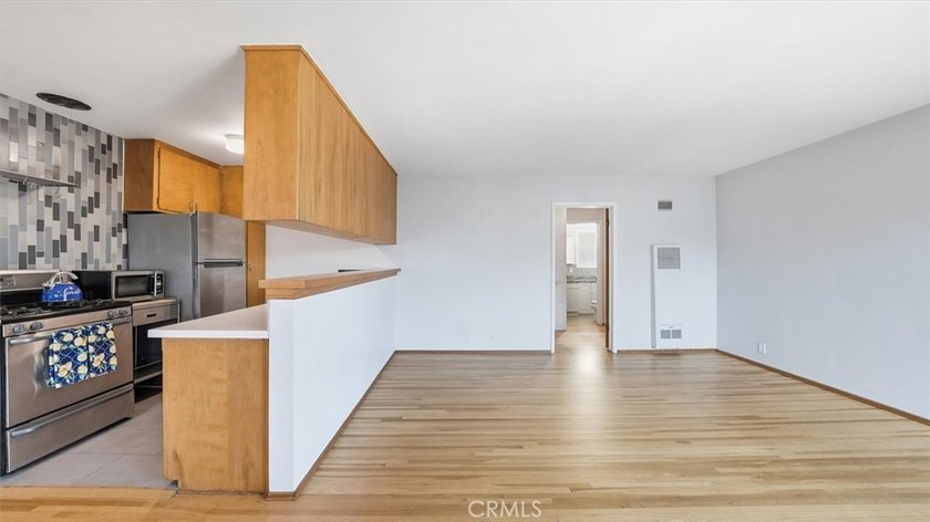 Welcome to this updated 1 bedroom unit in a quite gated complex - Beach Condo for sale in Long Beach, California on Beachhouse.com