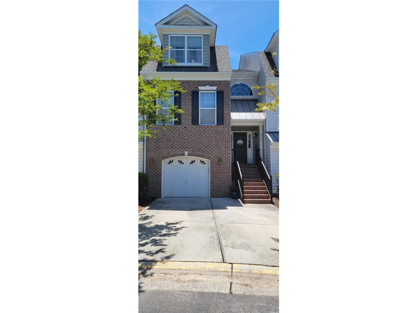 This centrally located 2300 s.f. townhouse in Virginia Beach has - Beach Townhome/Townhouse for sale in Virginia Beach, Virginia on Beachhouse.com