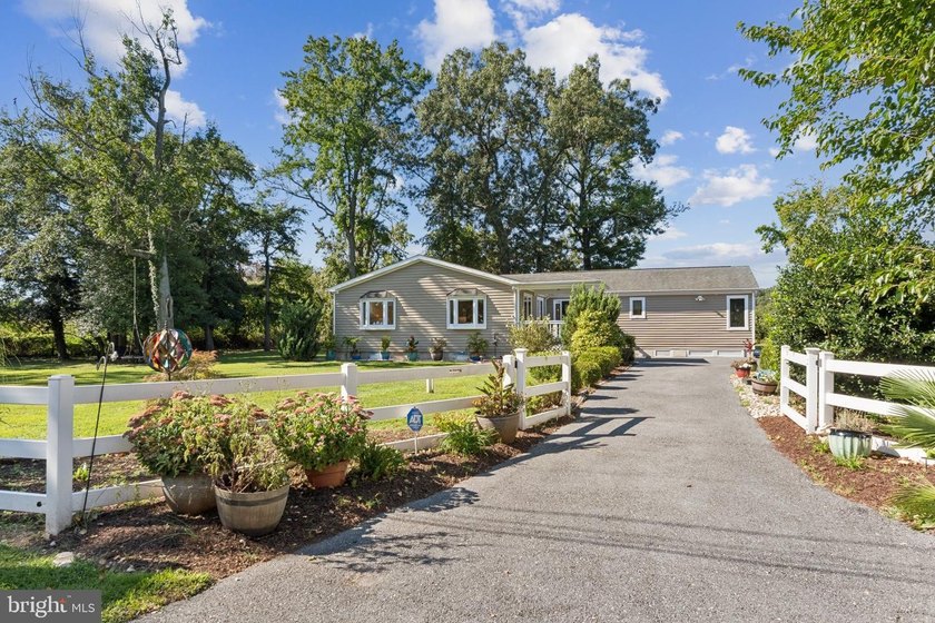 OPEN HOUSE SATURDAY MAY 16 1-3PM*Welcome home to this charming - Beach Home for sale in Pasadena, Maryland on Beachhouse.com