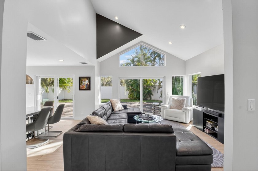 Welcome to this bright 3-bedroom, 2.5-bath townhouse offering - Beach Townhome/Townhouse for sale in Boca Raton, Florida on Beachhouse.com