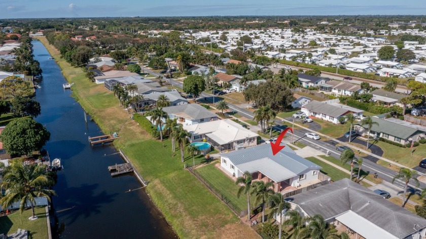 Great Family Home! Here is your opportunity to live on the water - Beach Home for sale in Boynton Beach, Florida on Beachhouse.com