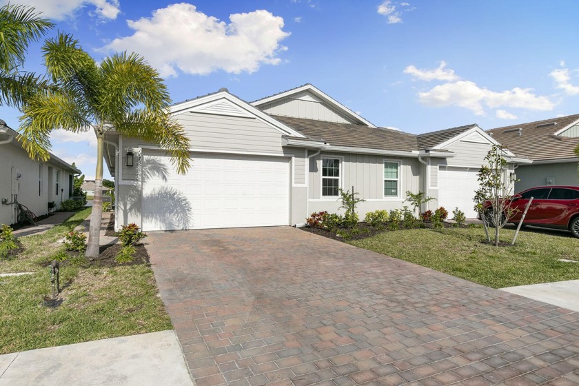 Welcome to this lovely 2 bedroom plus a den attached villa in - Beach Home for sale in Naples, Florida on Beachhouse.com