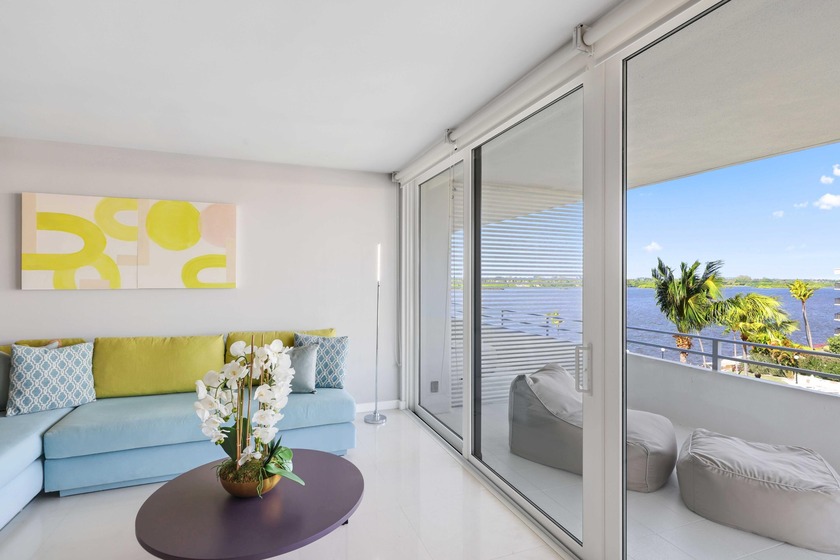 TOP FLOOR! Impeccably renovated 2BR/2.5BA corner residence - Beach Condo for sale in Palm Beach, Florida on Beachhouse.com