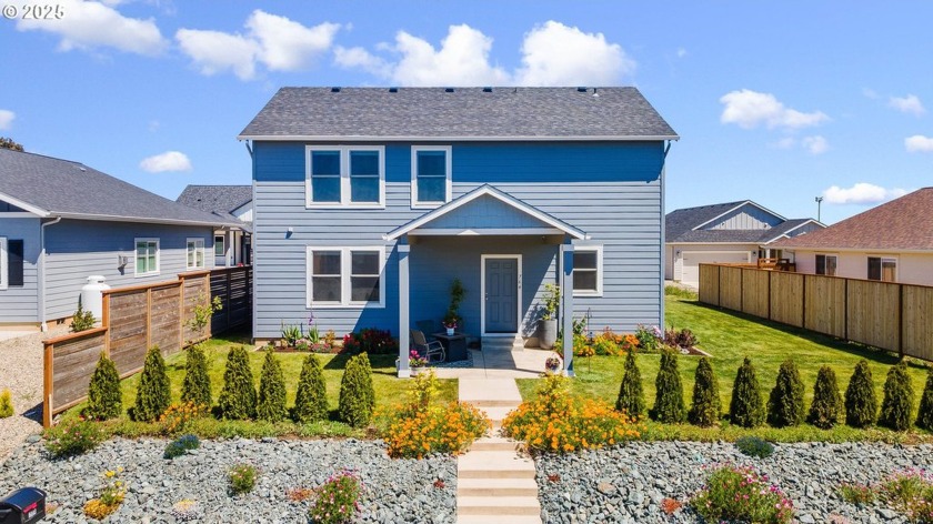 Located in Ocean Terrace, one of Bandon's newer home - Beach Home for sale in Bandon, Oregon on Beachhouse.com