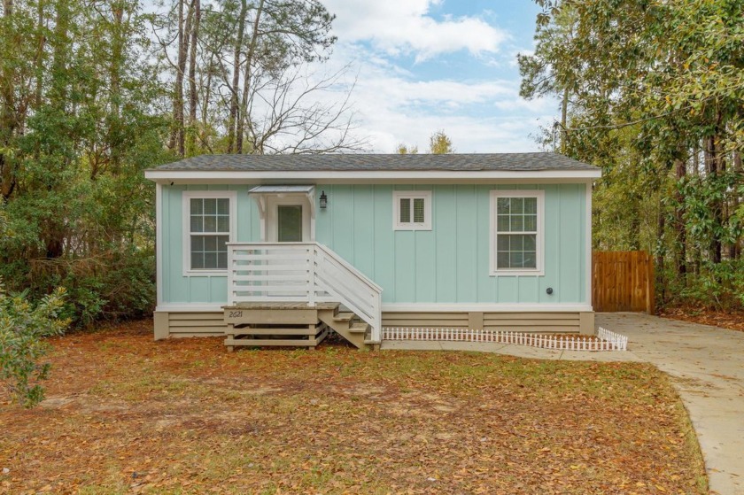 well-maintained fully renovated home located in the sought-after - Beach Home for sale in Ocean Springs, Mississippi on Beachhouse.com