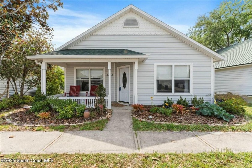 This lovely cottage in Quaint Magnolia Village features a - Beach Home for sale in Melbourne, Florida on Beachhouse.com