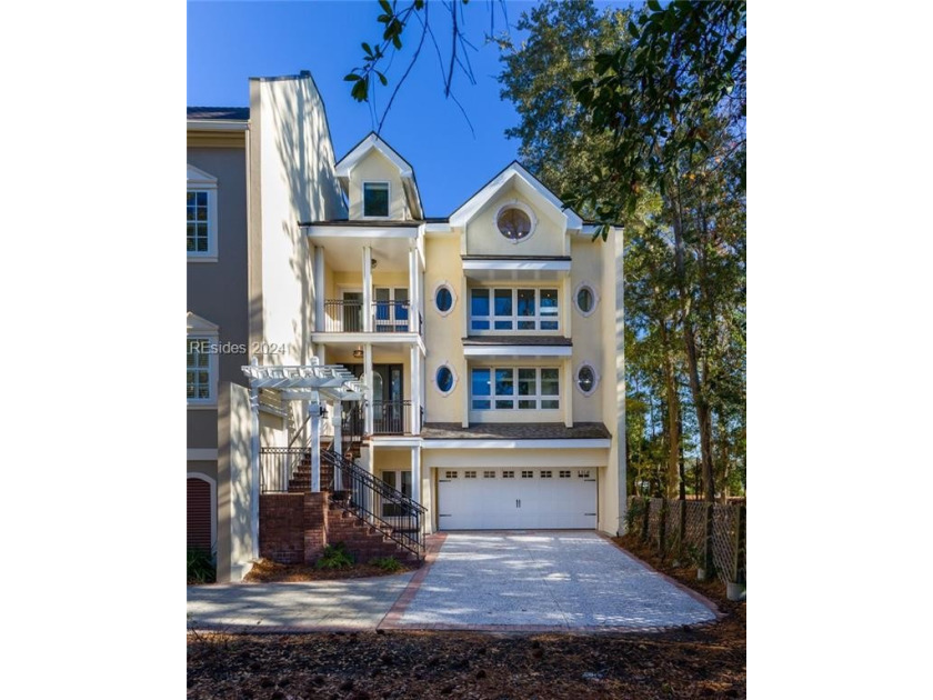 Unique atrium-style townhome in the highly acclaimed residential - Beach Home for sale in Hilton Head Island, South Carolina on Beachhouse.com