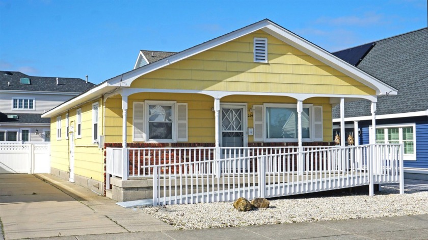 This Wildwood Crest single family home is move in ready and is - Beach Home for sale in Wildwood Crest, New Jersey on Beachhouse.com