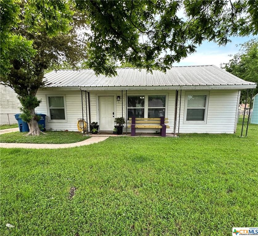 The perfect starter or forever home! This 2 bed 2 bath home is - Beach Home for sale in Point Comfort, Texas on Beachhouse.com