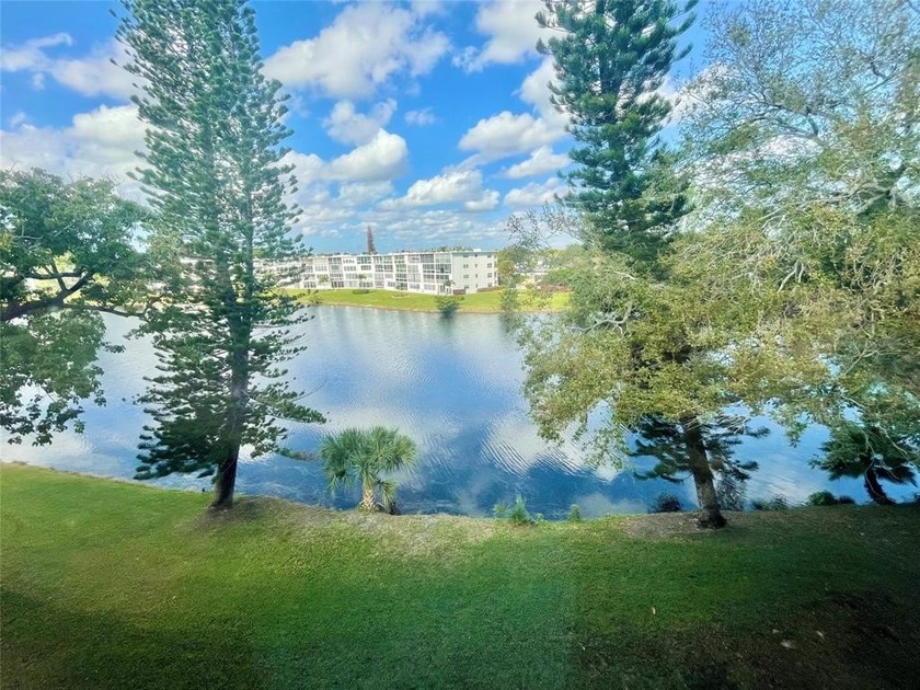 PRICED TO SELL IN WELL MAINTAINED BUILIDNG! 1 bedroom, 1.5 bath - Beach Condo for sale in Deerfield Beach, Florida on Beachhouse.com