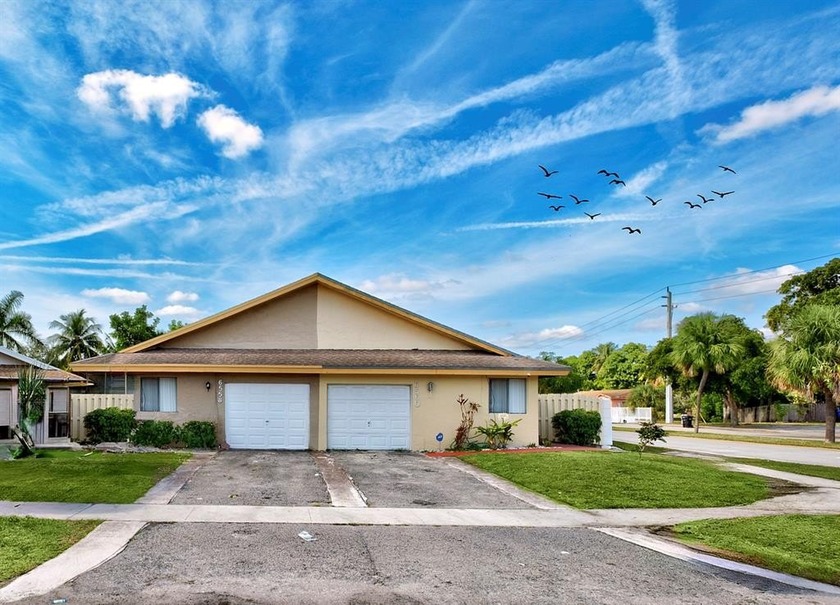 AMAZING OPPORTUNITY TO PURCHASE THIS 3/2 WATERFRONT DUPLEX WITH - Beach Home for sale in North Lauderdale, Florida on Beachhouse.com
