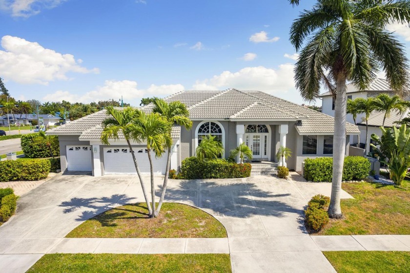 Welcome to your dream waterfront oasis on Marco Island! Nestled - Beach Home for sale in Marco Island, Florida on Beachhouse.com