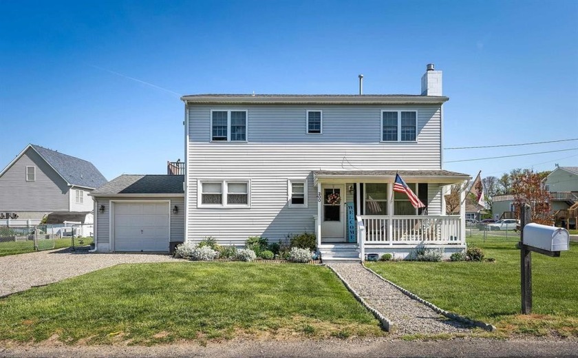 Only 5 homes to the bay for fishing, sunset watching or a serene - Beach Home for sale in Del Haven, New Jersey on Beachhouse.com